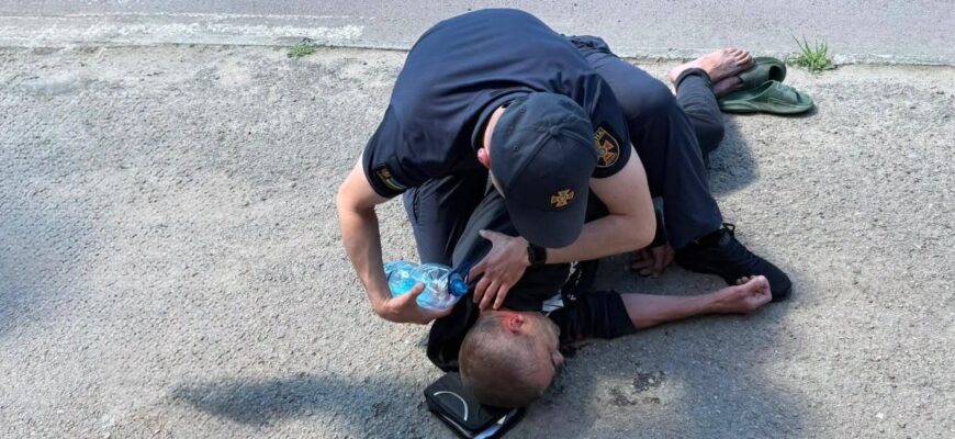 Офіцер-рятувальник громади надав допомогу чоловікові, який раптово знепритомнів