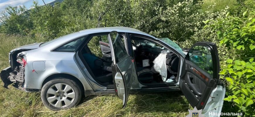 У Надвірнянському районі трапилась ДТП за участю «Audi», автобуса та евакуатора