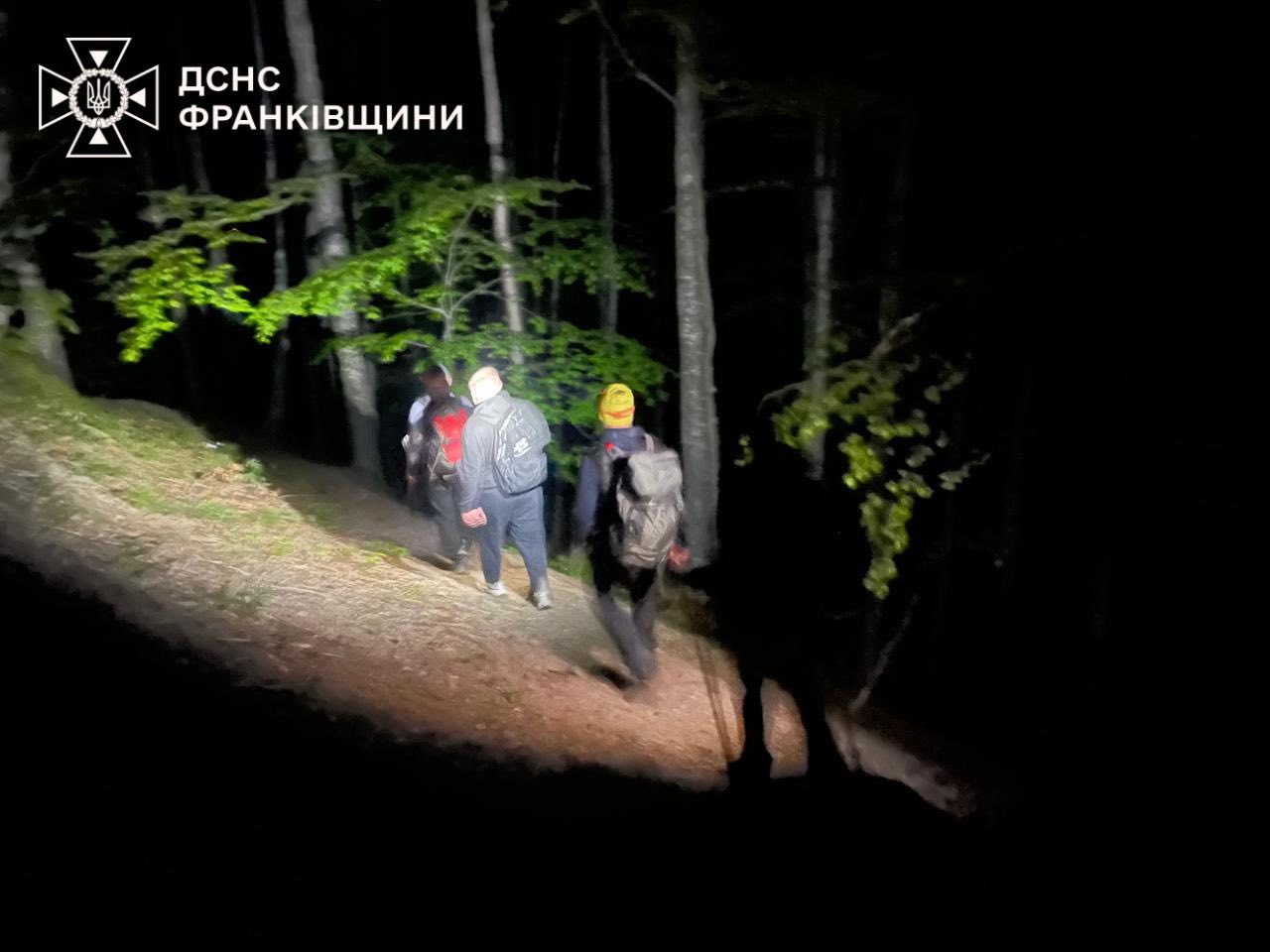 nrshzp - Спалах астми: рятувальники допомогли туристу в горах на Верховинщині - rai.ua