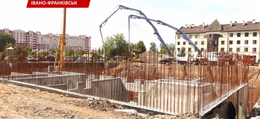 В Івано-Франківську перевірили темпи зведення центру реабілітаційного лікування і ментального здоров’я. Відео