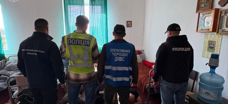 Наркотики в «Ромашці» та паштеті: у Коломиї перекрили канал постачання до тюрми