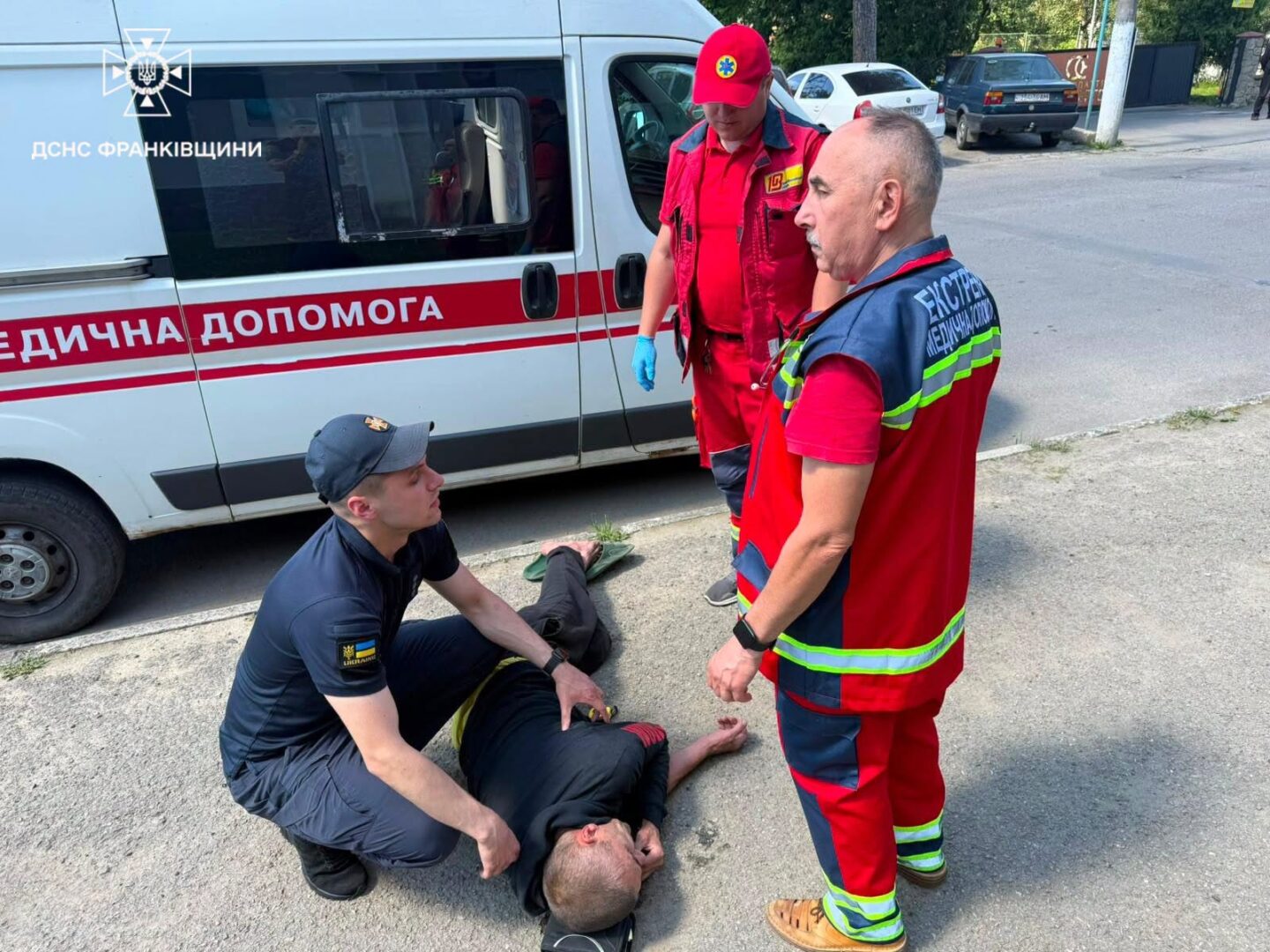 rtshzhzho - Офіцер-рятувальник громади надав допомогу чоловікові, який раптово знепритомнів - rai.ua