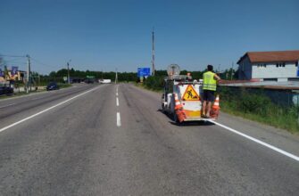 На дорогах Прикарпаття тривають роботи з відновлення