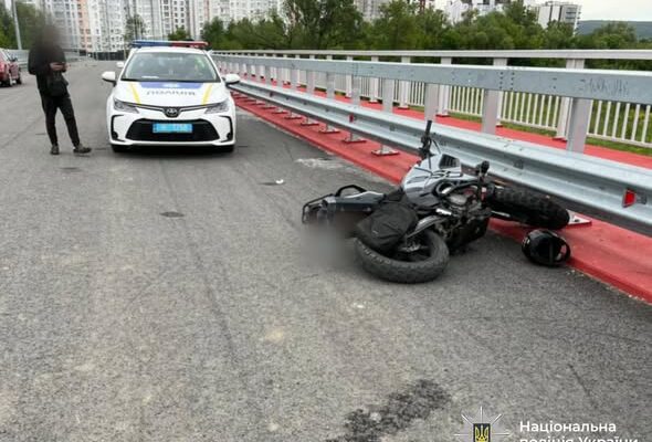 На новому мості на Пасічній мотоцикл збив дитину