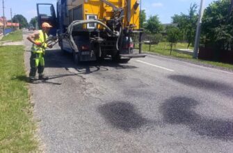 На дорогах Прикарпаття триває ліквідація аварійної ямковості