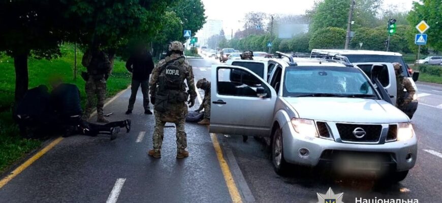 Розбійний напад на підприємця: на Прикарпаття екстрадовано організатора банди
