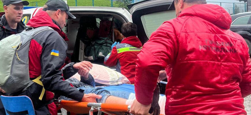 Рятувальники надали допомогу травмованому туристу на Говерлі