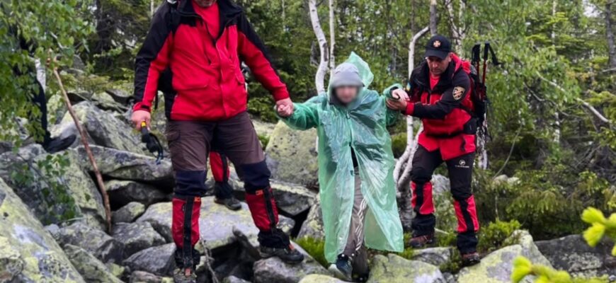 Гірські рятувальники надали допомогу туристці в Карпатах