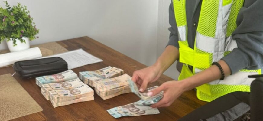 Фіктивні поставки деревини на Прикарпатті: затримано посадовця держпідприємства