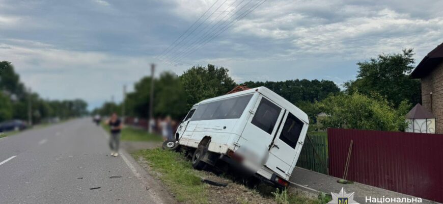 У селі Ценява трапилась ДТП за участю маршрутного автобуса
