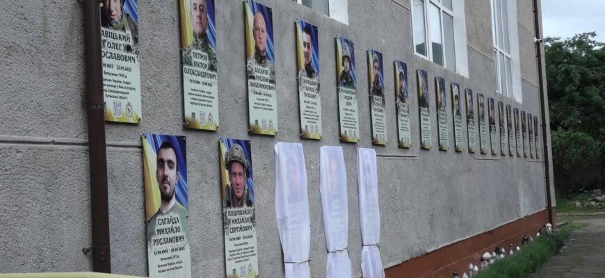У Надвірній увіковічнили пам'ять трьох полеглих воїнів. Відео