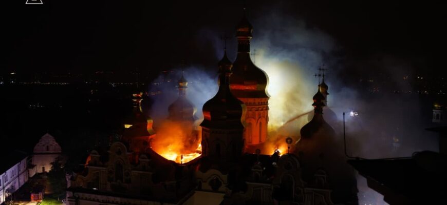 70 ракет за одну ніч: росіяни влучили по Успенському соборі