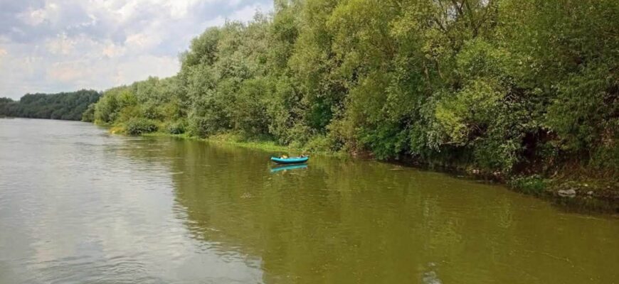 На Дністрі двоє чоловіків опинилися заблокованими на острівці посеред річки