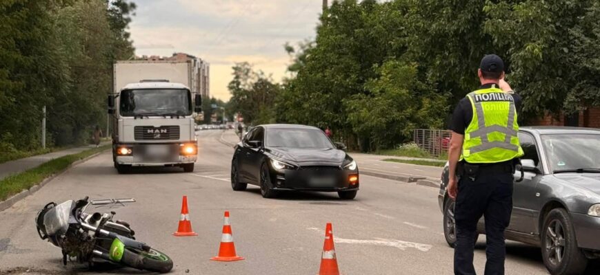 На Набережній мотоцикліст наїхав на жінку та її п’ятирічну доньку