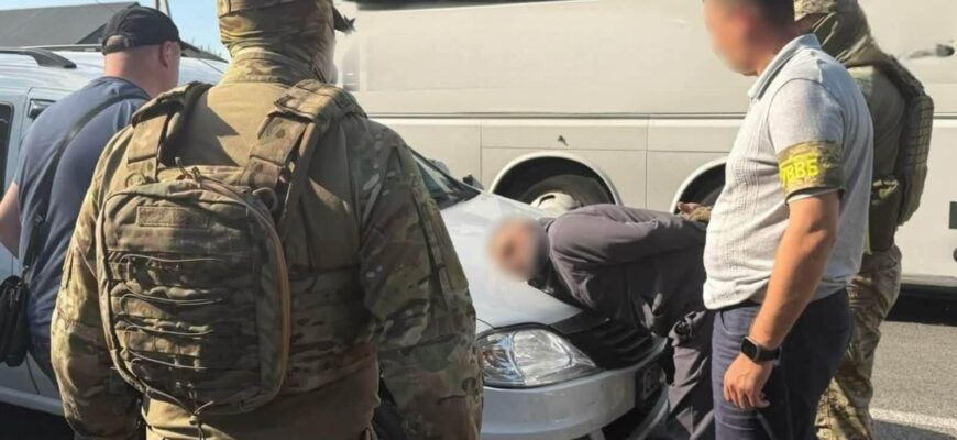 Від 7 до 10 тисяч євро з людини: поліцейські зупинили канал переправлення за кордон