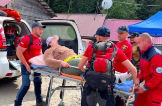 Рятувальники допомогли туристці, яка травмувалася під час спуску з Говерли