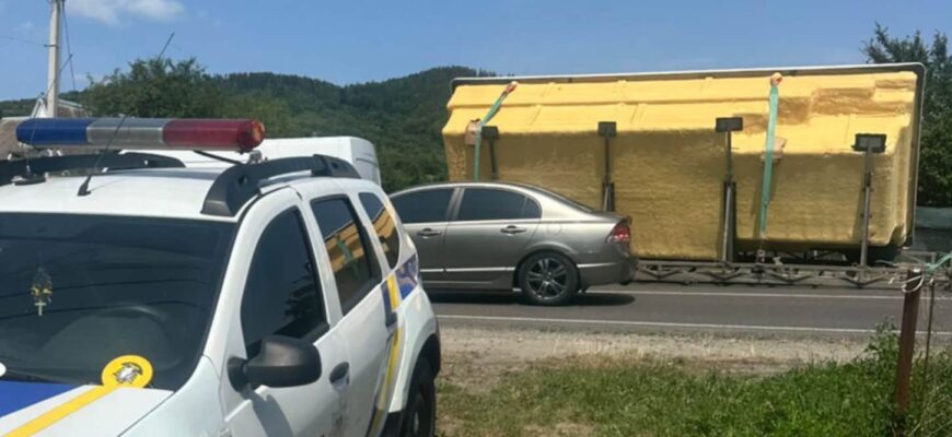 Поліцейські встановлюють обставини ДТП, що трапилася в Яремче