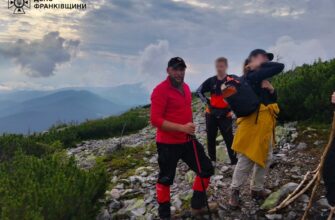 Рятувальники Прикарпаття допомогли туристці в горах