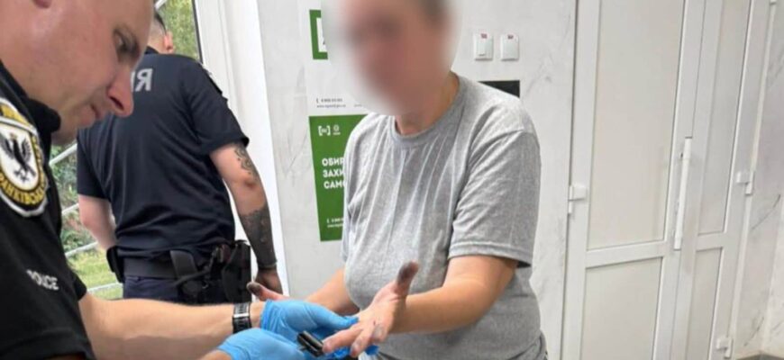 Знущалася над сином з інвалідністю: затримано жінку за катування дитини