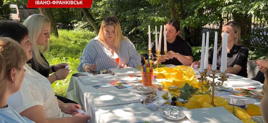 В Івано-Франківську провели арттерапію для працівниць поліції. Відео