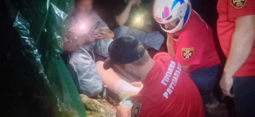 Рятувальники допомогли туристці, яка травмувалася під час спуску з гори Маковиця