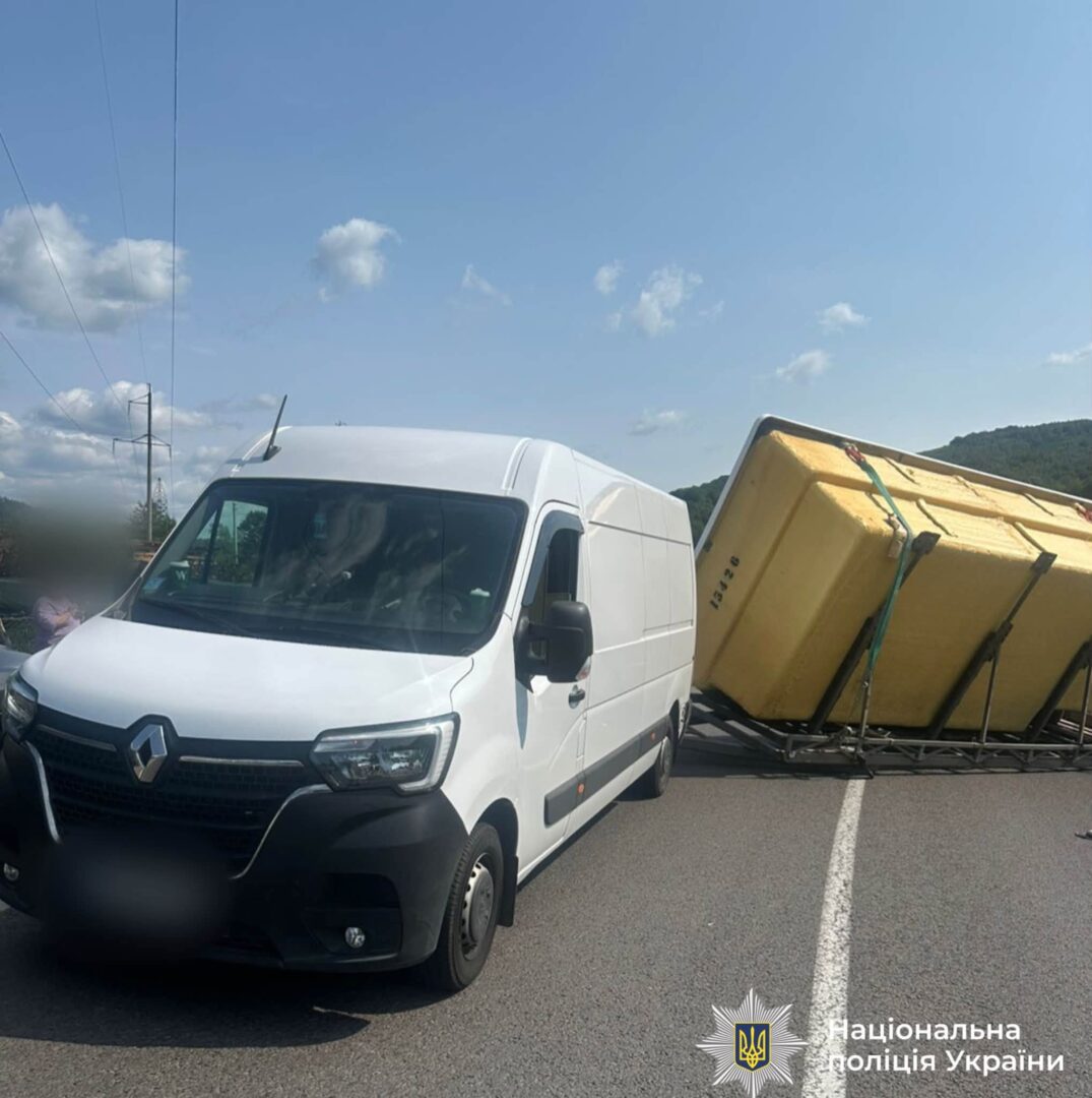 pydshodiu - Поліцейські встановлюють обставини ДТП, що трапилася в Яремче - rai.ua