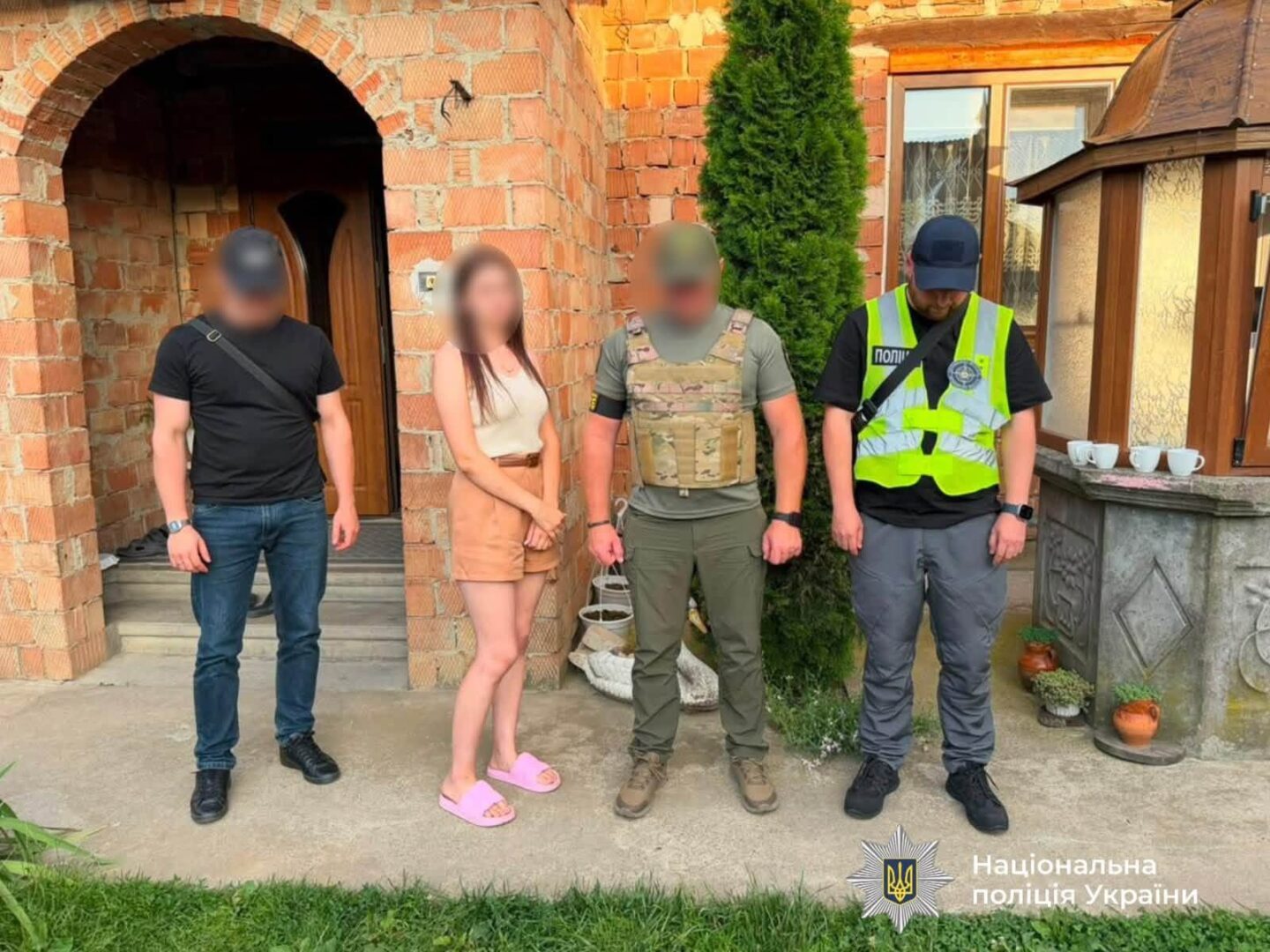 s6gu - Від 7 до 10 тисяч євро з людини: поліцейські зупинили канал переправлення за кордон - rai.ua