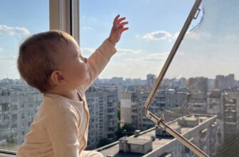 Поліцейські нагадують, як уберегти дітей від падіння з вікон