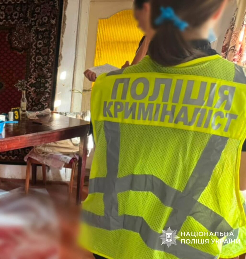 veicho - Поліцейські Прикарпаття затримали чоловіка, який до смерті побив 95-річну матір - rai.ua