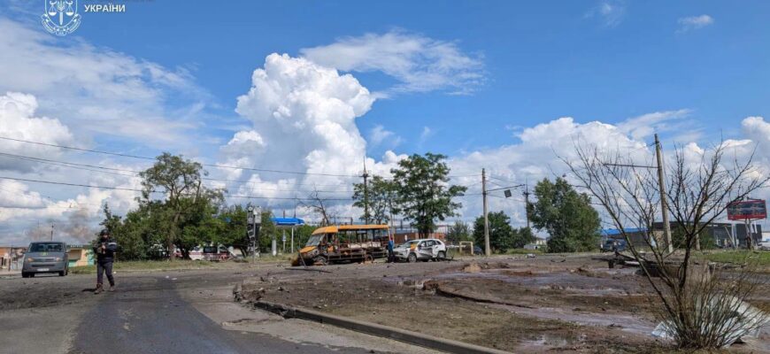 Пʼятеро загиблих через удар поблизу громадської зупинки у Сумах
