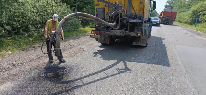 На дорогах державного значення тривають роботи з експлуатаційного утримання