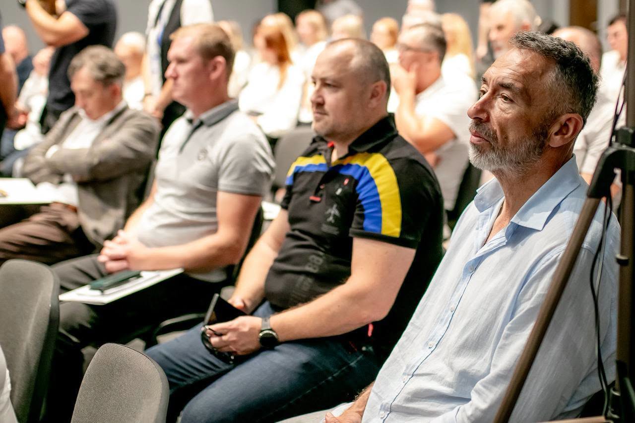5chig - «Тисячовесна» та відверта розмова: Володимир Зеленський відвідав Івано-Франківськ - rai.ua