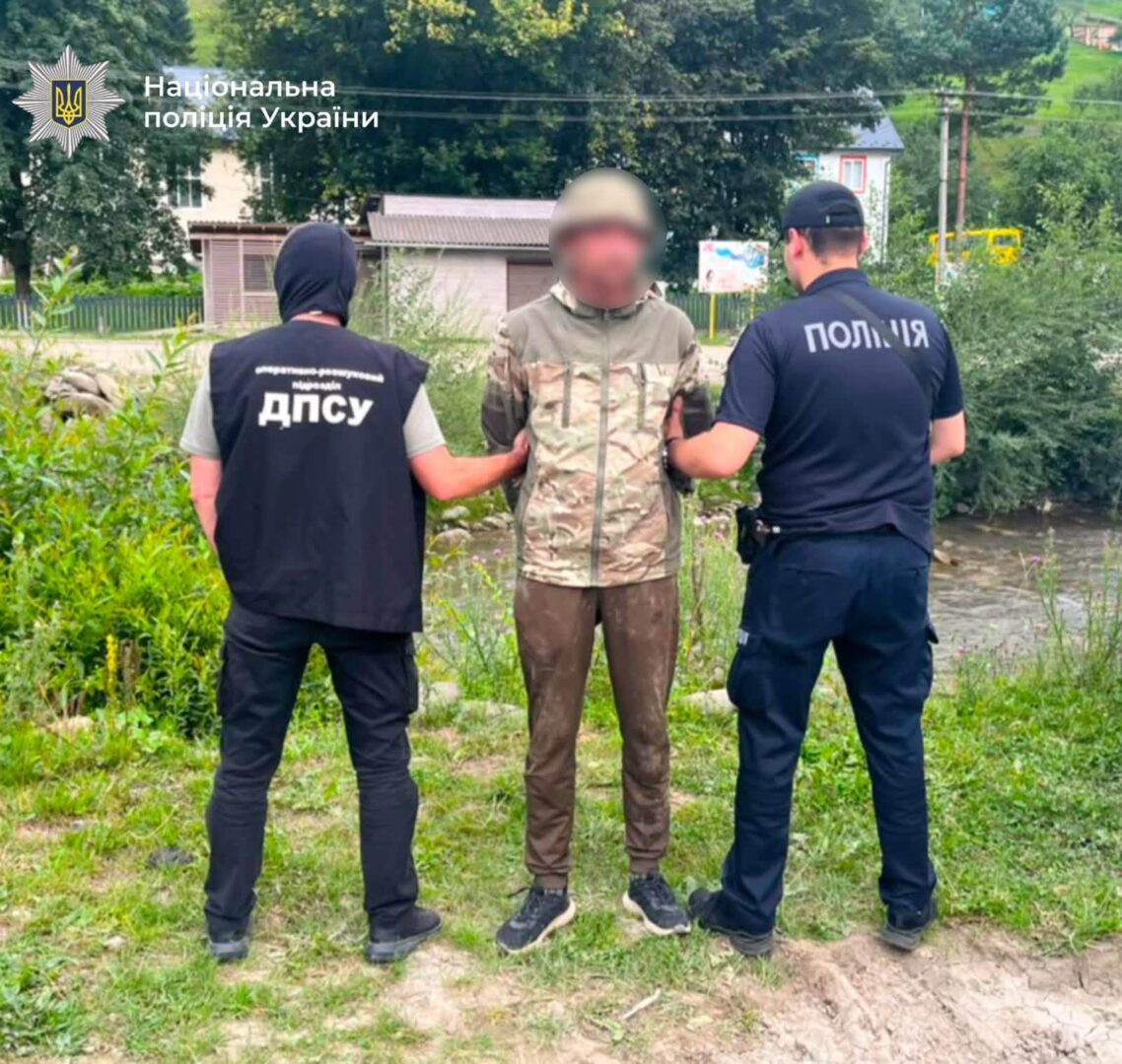 au - Перетин кордону за 3 тисячі доларів: поліцейські затримали організатора - rai.ua