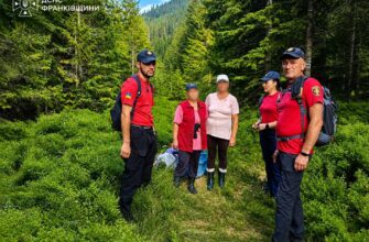 У Карпатах рятувальники допомогли двом жінкам, які заблукали під час збирання ягід