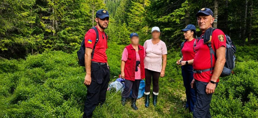 У Карпатах рятувальники допомогли двом жінкам, які заблукали під час збирання ягід