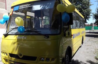 Івано-Франківська ОВА передала шкільний автобус Надвірнянському ліцею №1. Відео