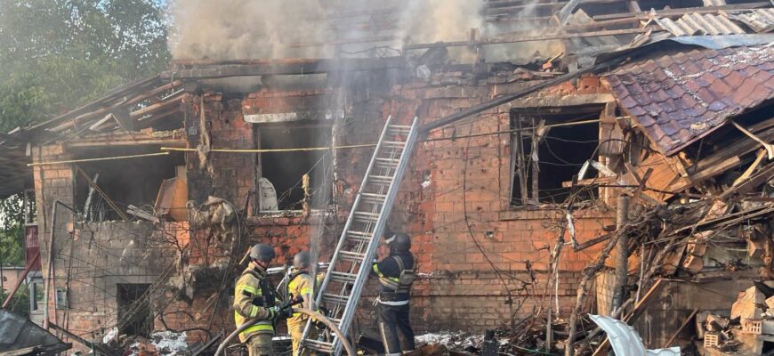 На Сумщині внаслідок удару по будинку загинула жінка