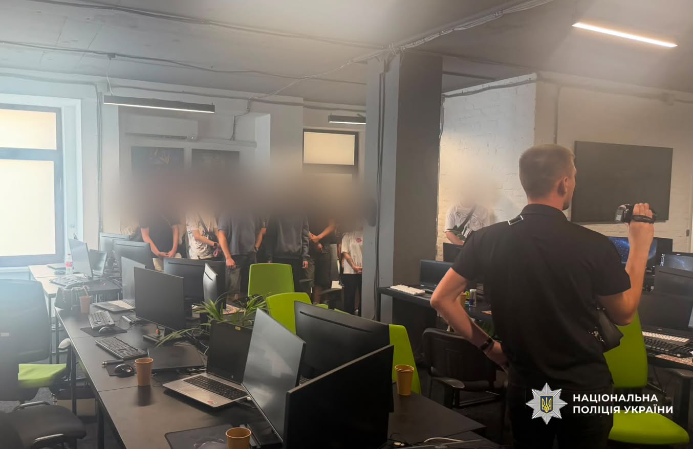 lshch9hyniuzh - Нацполіція провела 411 обшуків і припинила роботу 94 шахрайських call-центрів - rai.ua