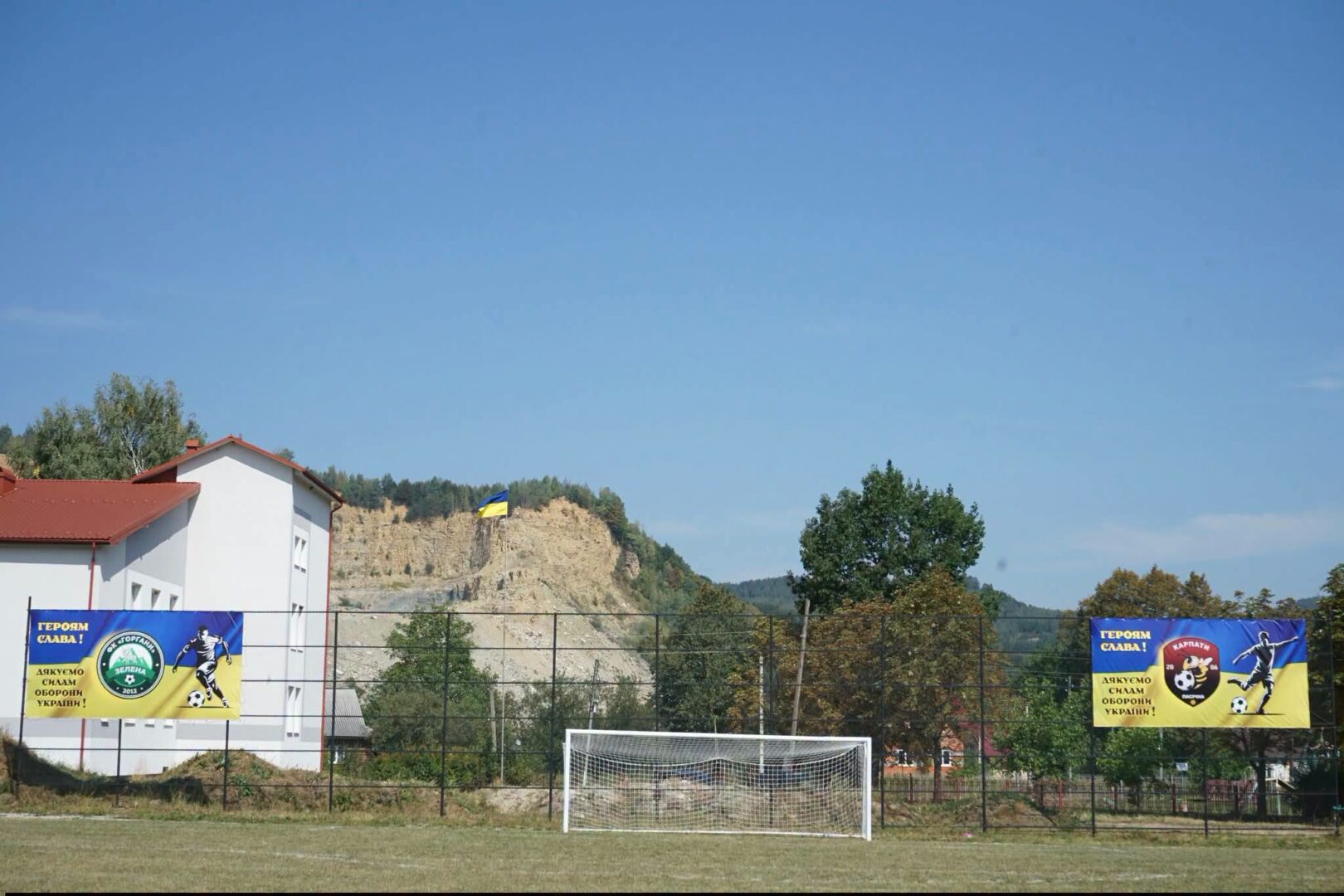 pyzhiushl - У селі Пасічна після дворічної реконструкції відкрили стадіон - rai.ua