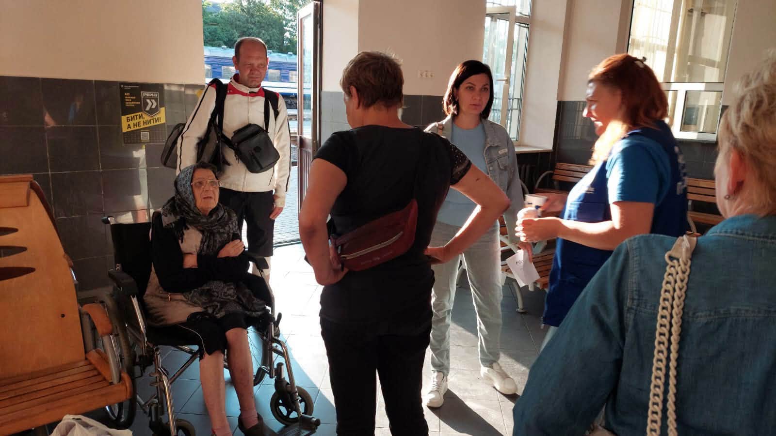 rniulryn - На Прикарпаття евакуаційним потягом прибуло 8 людей з Донецької області - rai.ua