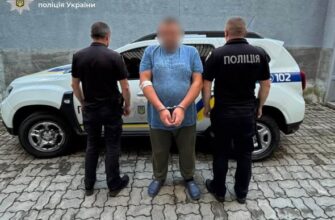 Розбив пляшку та напав на підлітка: поліцейські затримали 44-річного чоловіка