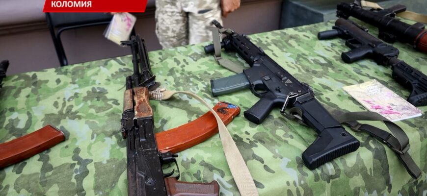 У Коломиї військові 65 ОМБр розгорнули виставку. Відео