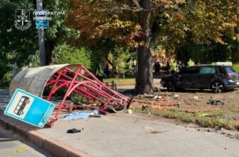Водію, який в’їхав у зупинку громадського транспорту в Києві, повідомлено про підозру