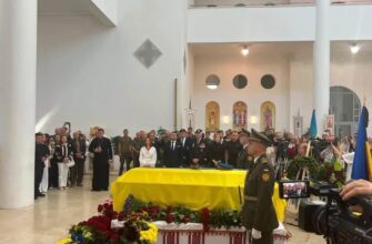 Прах Євгена Коновальця повернули додому