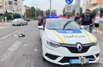 Збив жінку на пішохідному переході та втік: поліцейські розшукали мотоцикліста