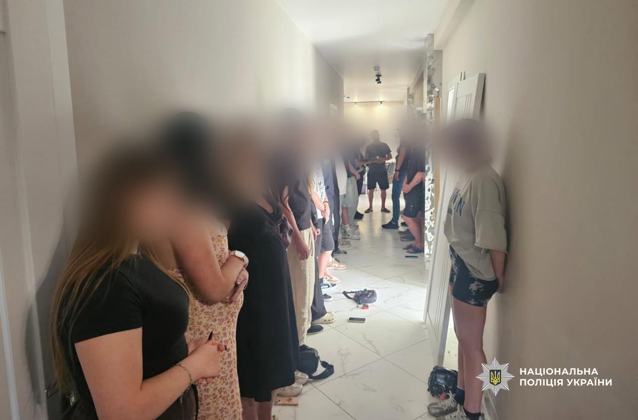 tzhshchynrzh - Нацполіція провела 411 обшуків і припинила роботу 94 шахрайських call-центрів - rai.ua