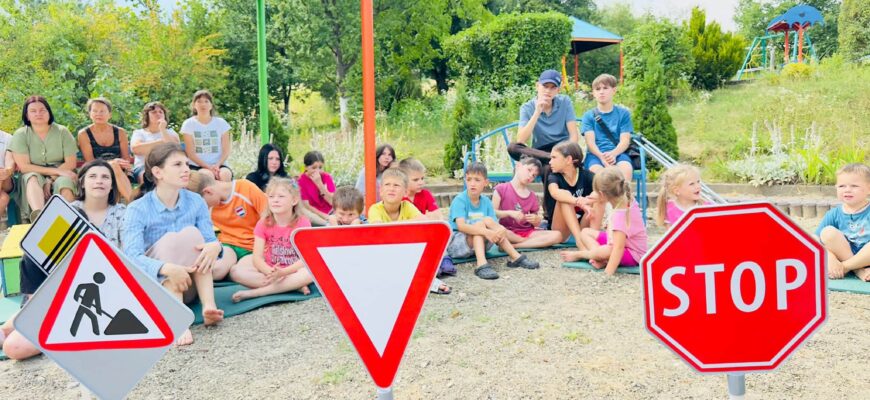 Поліцейські Прикарпаття нагадали дітям правила безпечного відпочинку