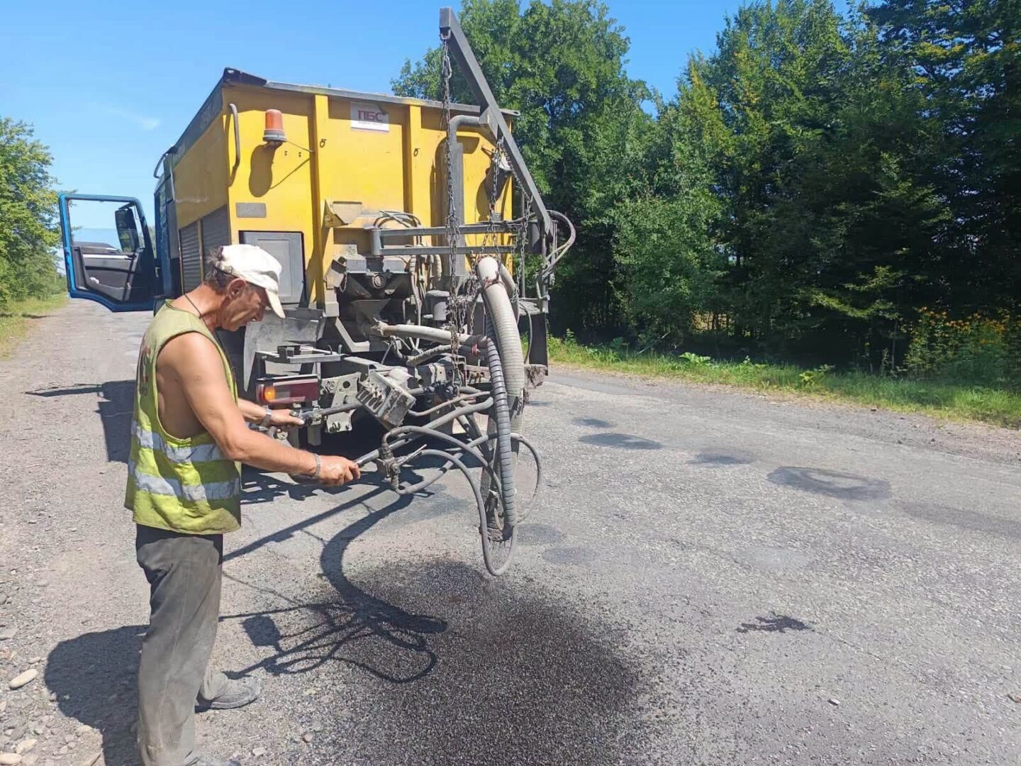 uvso8 - На державних дорогах області тривають роботи з експлуатаційного утримання - rai.ua