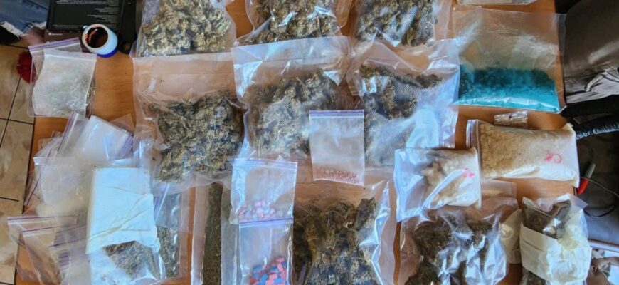 Збували психотропи через соцмережу та пошту: поліція скерувала справу до суду