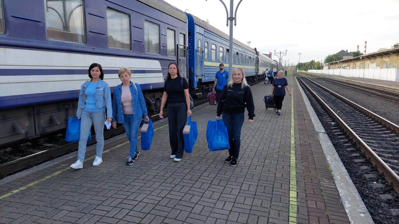 ympep - На Прикарпаття евакуаційним потягом прибуло 8 людей з Донецької області - rai.ua